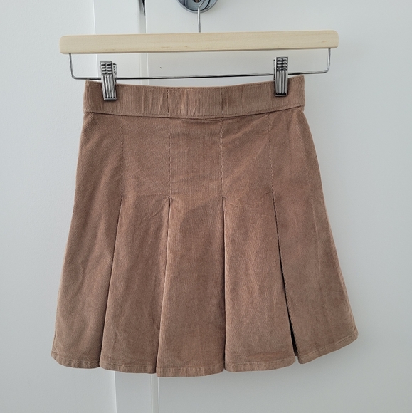 Hollister Pleated Skirt (Brown) - Picture 2 of 4